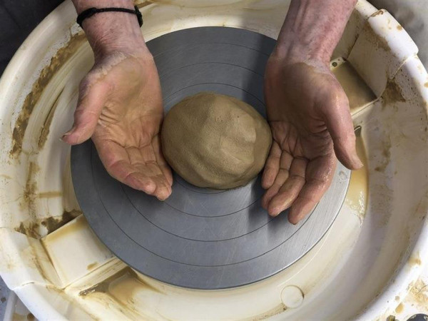 Pottery wheel throwing & hand building